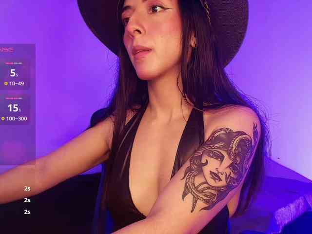 NicolWhitee webcam