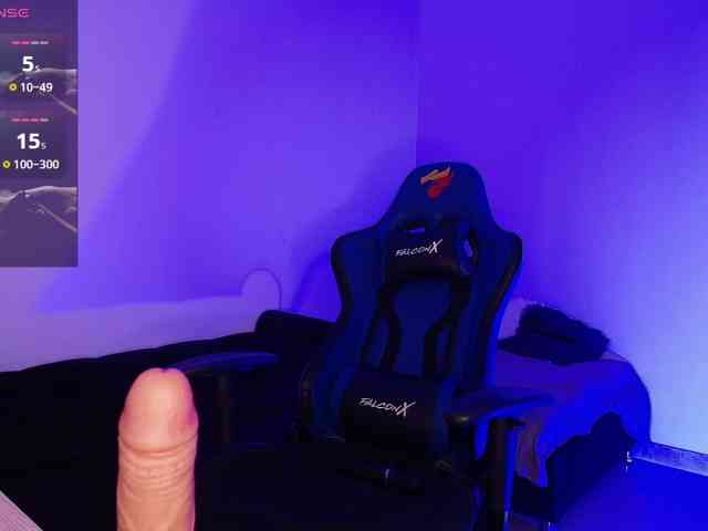 NicolWhitee webcam