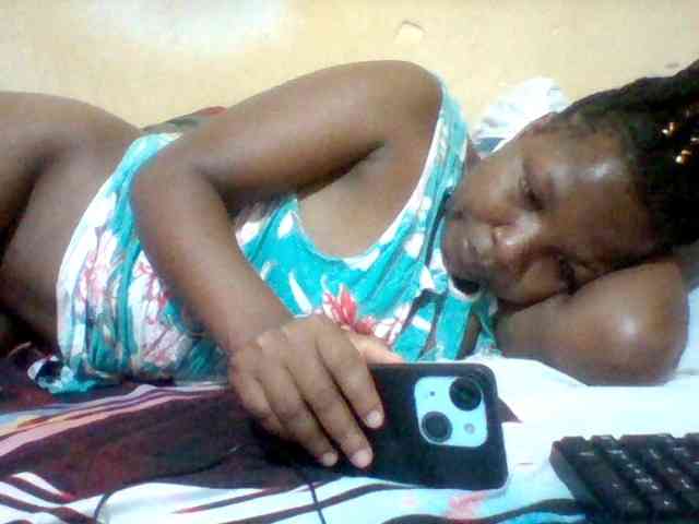 Cute-tashb webcam