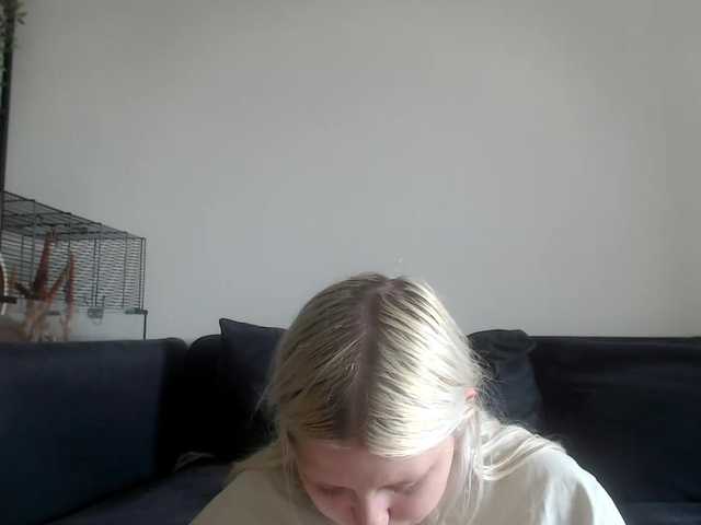 LenaHoney20 live cam on 