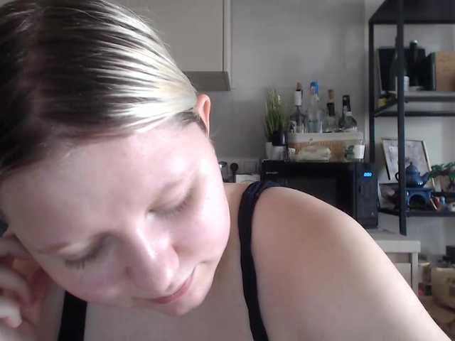 LenaHoney20 live cam on BongaCams