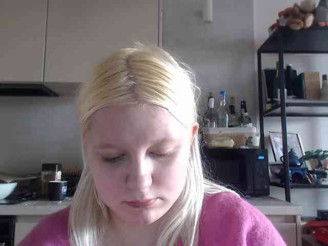 Model: LenaHoney20