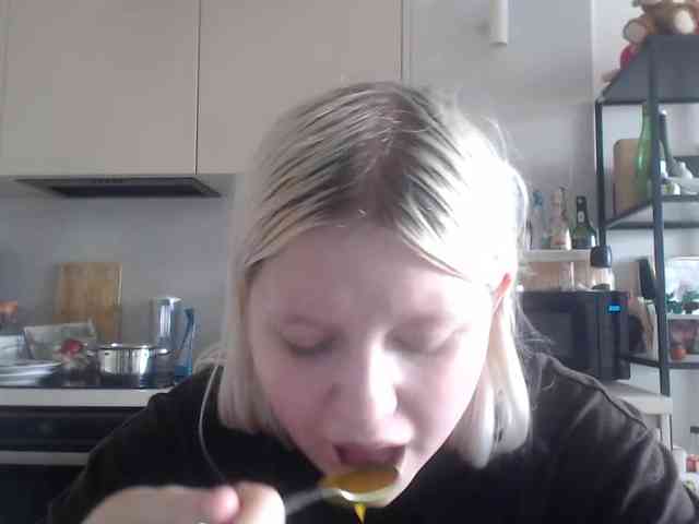 Model: LenaHoney20