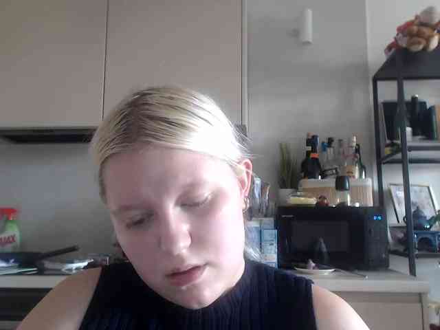 Model: LenaHoney20