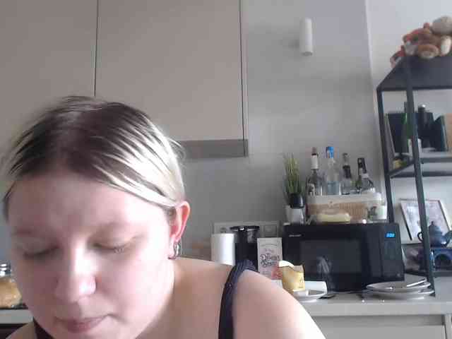 Model: LenaHoney20