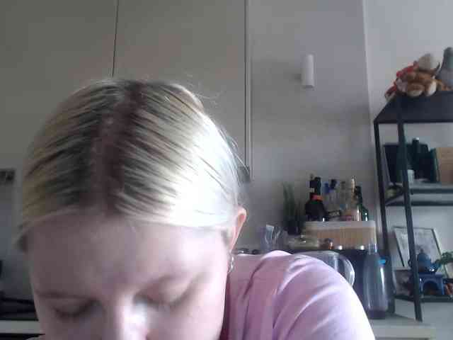 Model: LenaHoney20