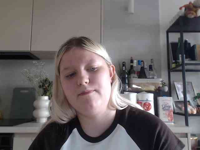Model: LenaHoney20