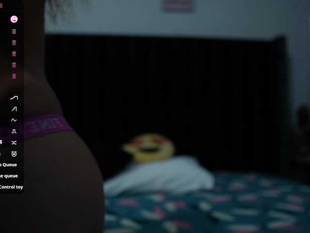 lovethickmommy live cam on BongaCams