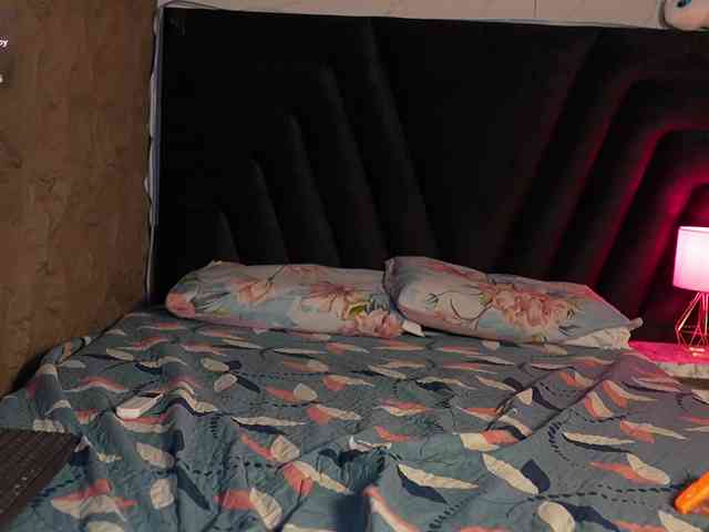 lovethickmommy Live Webcam on BongaCams