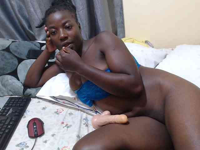 Lola-69 webcam