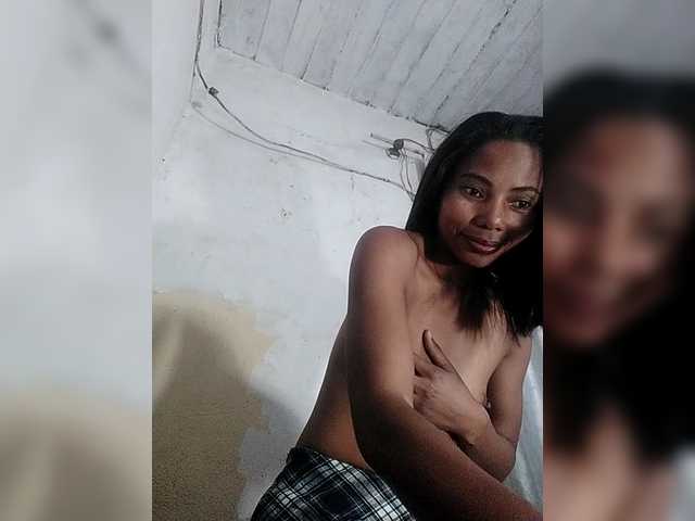 le modèle Aina9 est en webcam porno dans un show sur le site bongacams, il possède les tags suivants: Ebony,Brunette,Trimmed