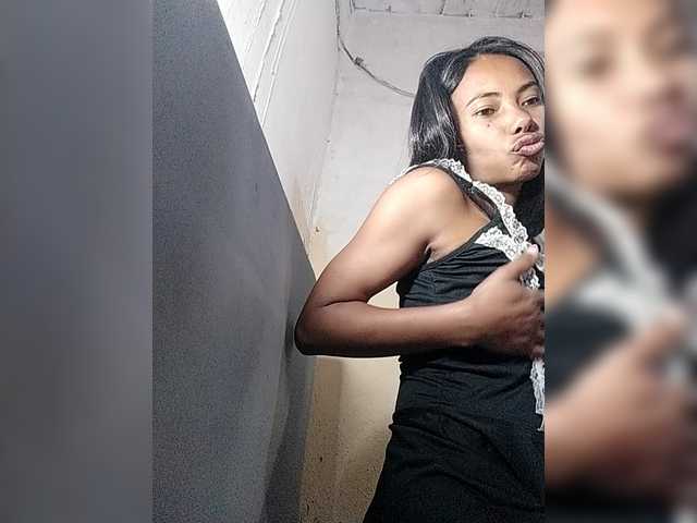Aina9 live webcam show