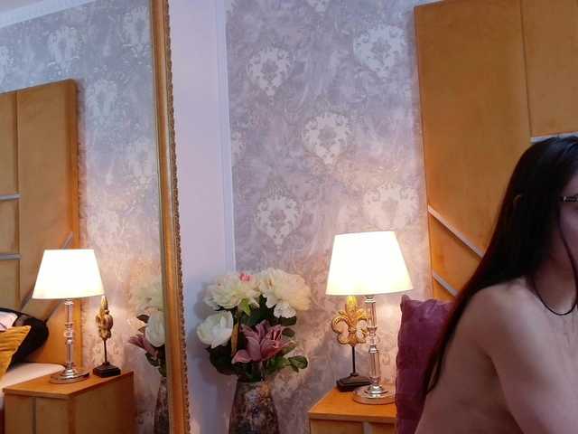 SarahFoxy's BongaCams show and profile