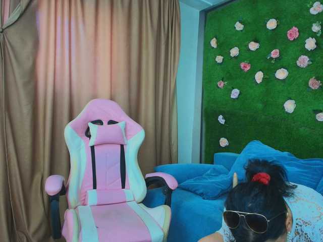 AmmyFlirty live cam on BongaCams