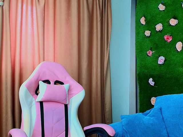 AmmyFlirty live cam on BongaCams