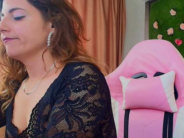 AmmyFlirty live cam on BongaCams