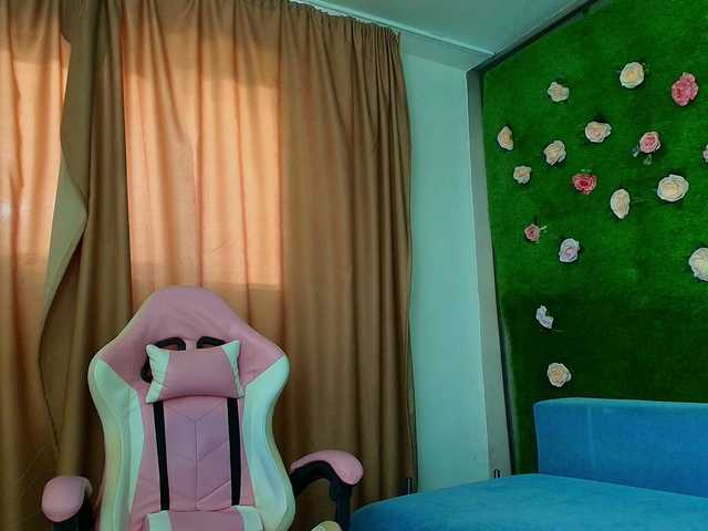 AmmyFlirty live cam on BongaCams