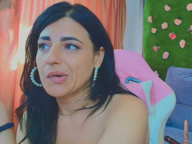 AmmyFlirty live cam on BongaCams