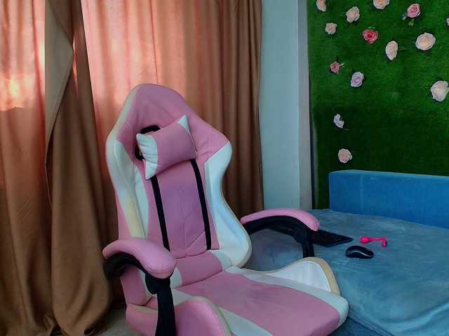 AmmyFlirty live cam on BongaCams
