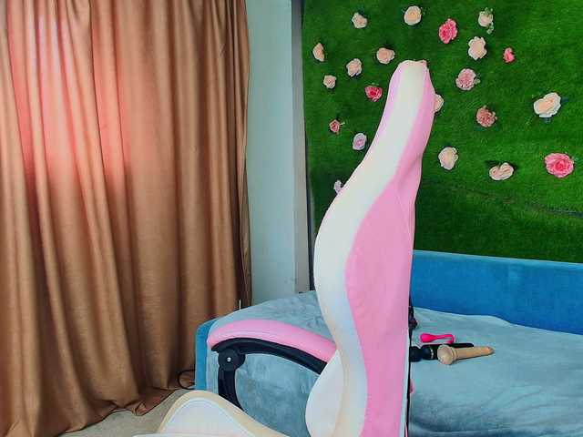 AmmyFlirty live cam on BongaCams