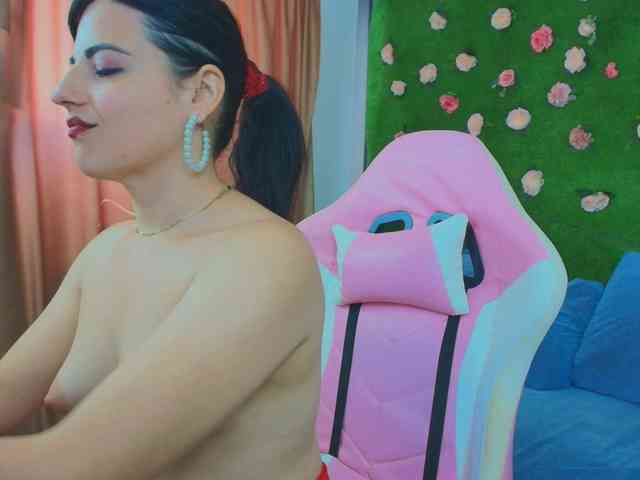 Modella: AmmyFlirty