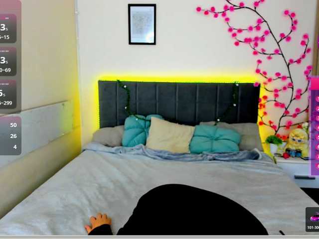 DellaRowwe live webcam show