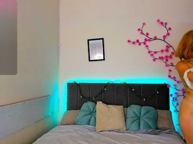 DellaRowwe live cam on BongaCams