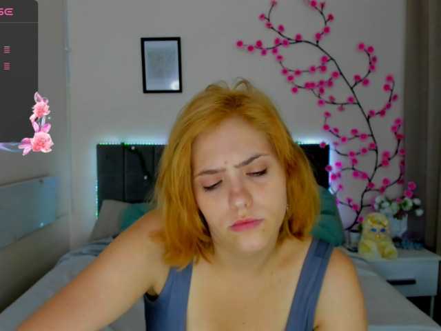 DellaRowwe live cam on BongaCams