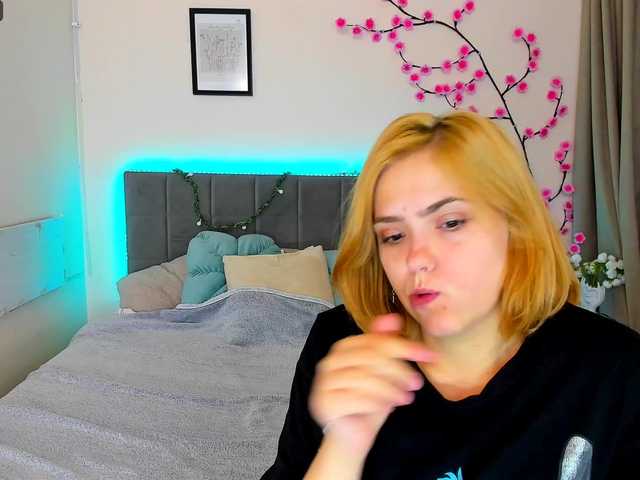 DellaRowwe live cam on BongaCams