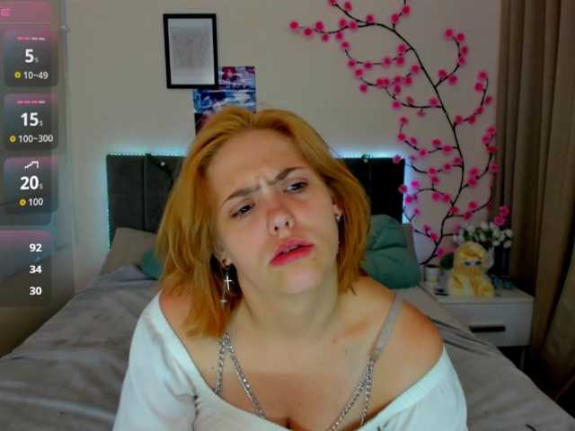 DellaRowwe live cam on BongaCams