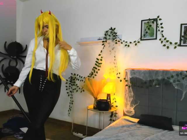 DellaRowwe live cam on BongaCams