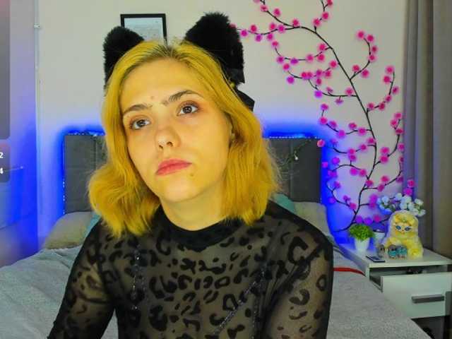 DellaRowwe live cam on BongaCams