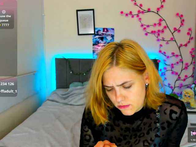 DellaRowwe live webcam show