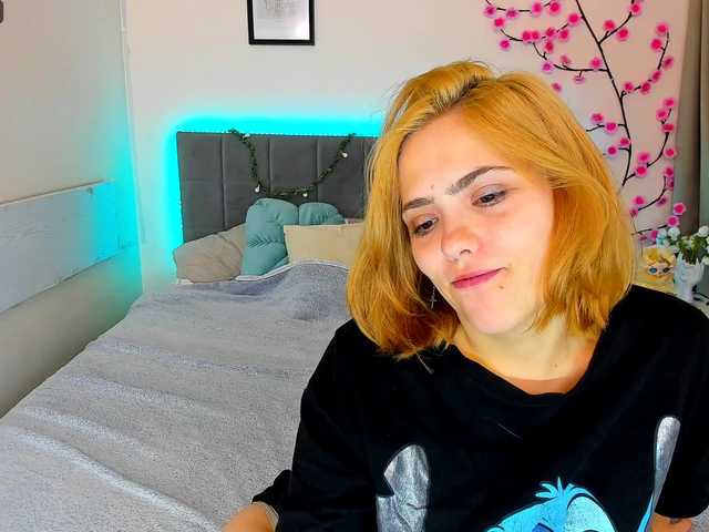 DellaRowwe live cam on BongaCams