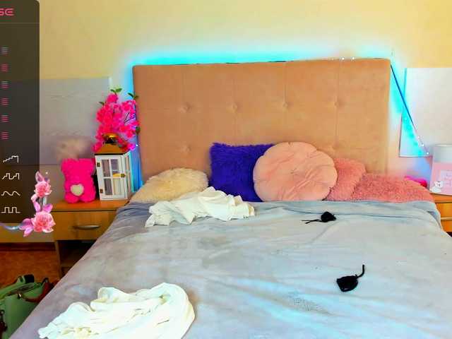DellaRowwe live cam on BongaCams