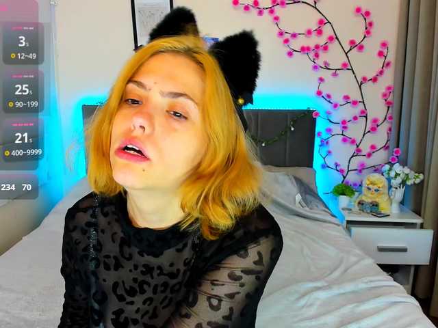 DellaRowwe live webcam show