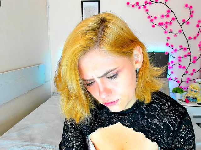 DellaRowwe live webcam show