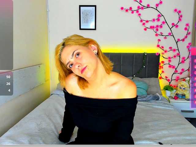 DellaRowwe live webcam show