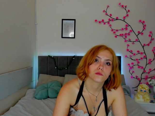 DellaRowwe live cam on BongaCams