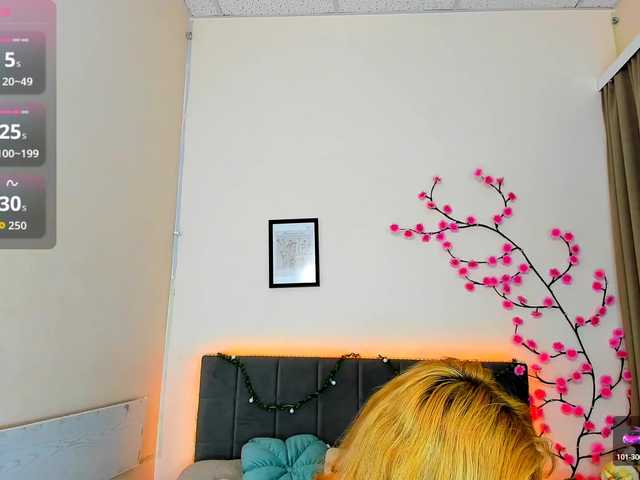 DellaRowwe live webcam show