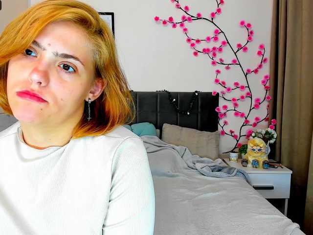 DellaRowwe live cam on BongaCams