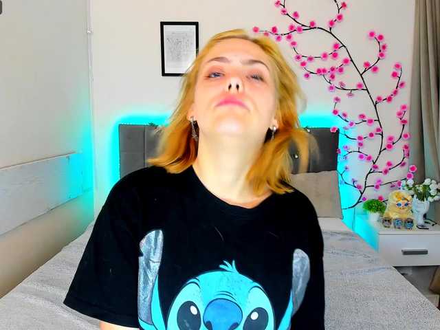 DellaRowwe live cam on BongaCams