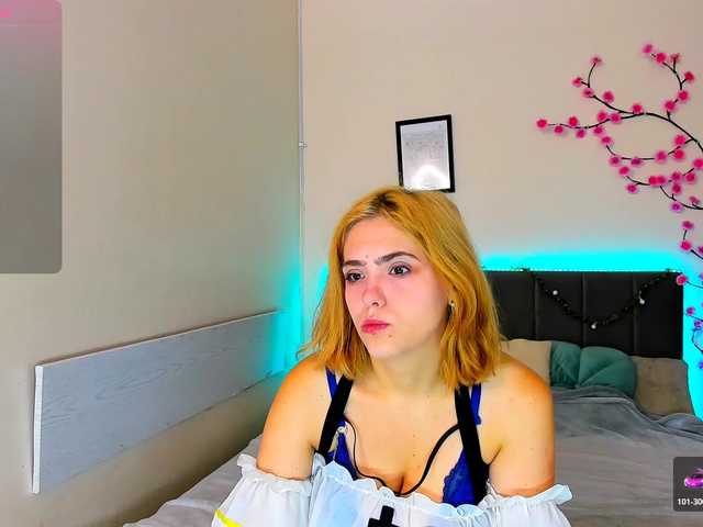 DellaRowwe live cam on BongaCams