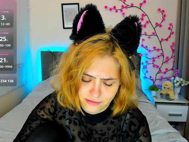 DellaRowwe live cam on BongaCams