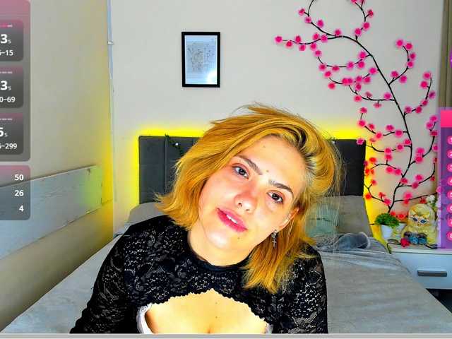 DellaRowwe live webcam show
