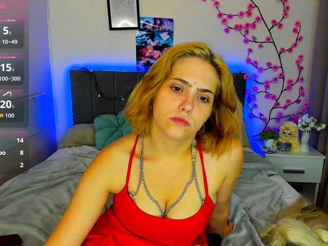 DellaRowwe live webcam show