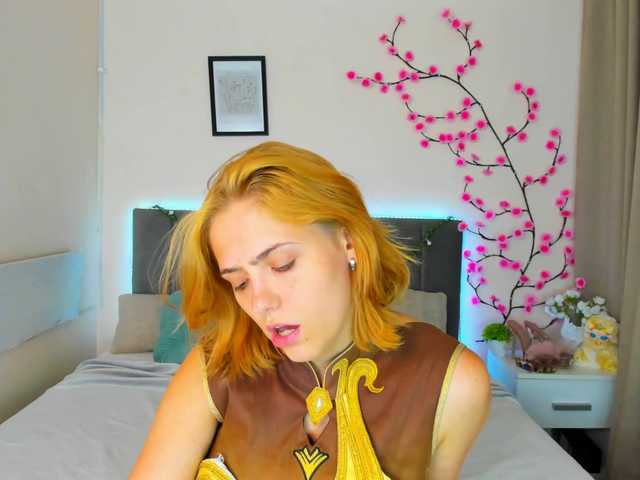 DellaRowwe live cam on BongaCams