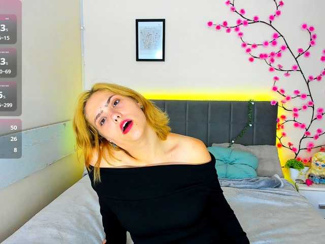 DellaRowwe live webcam show