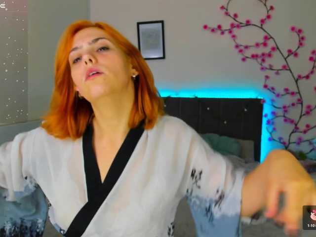 DellaRowwe live cam on BongaCams