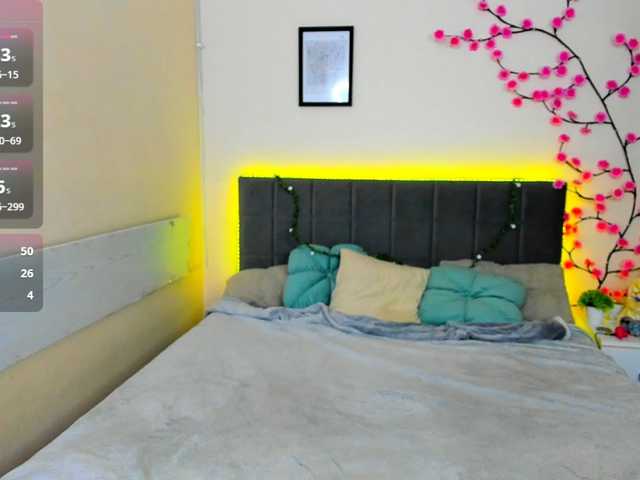 DellaRowwe live webcam show